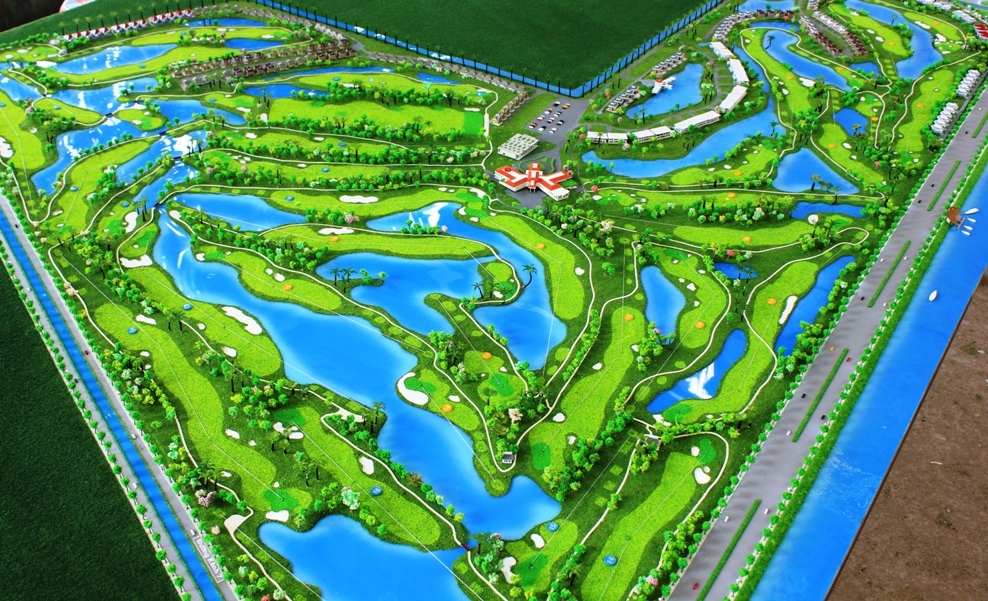 Sa bàn cảnh quan sân golf với địa hình uốn lượn